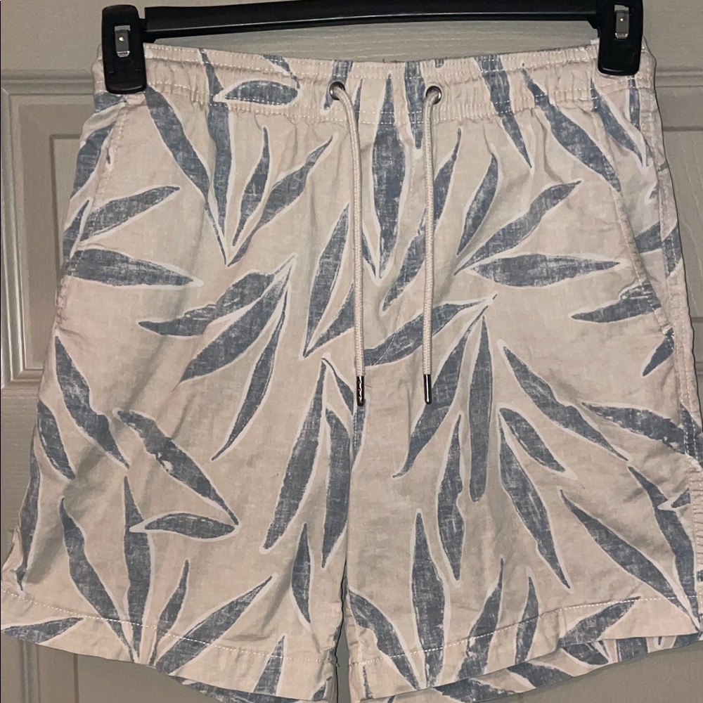 XS American Eagle AE 7" Flex Lived-In Trekker Shorts